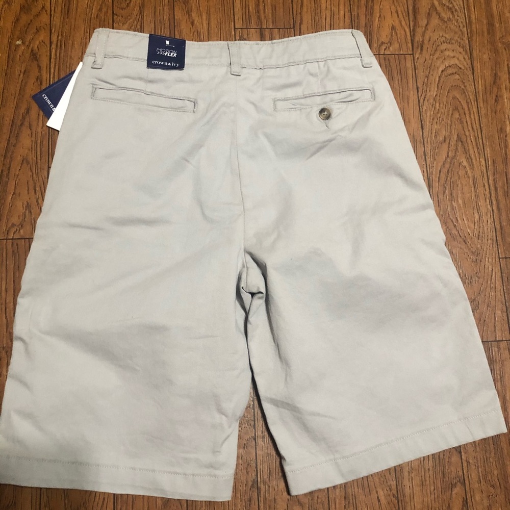 Crown & Ivy motion flex shorts